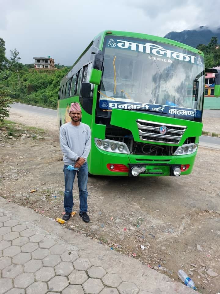 प्रधानमन्त्री देउबा सँग डडेल्धुराबाट चुनाव लडने घोषणा गरेका सागर ढकाल डडेल्धुरा हिँडे